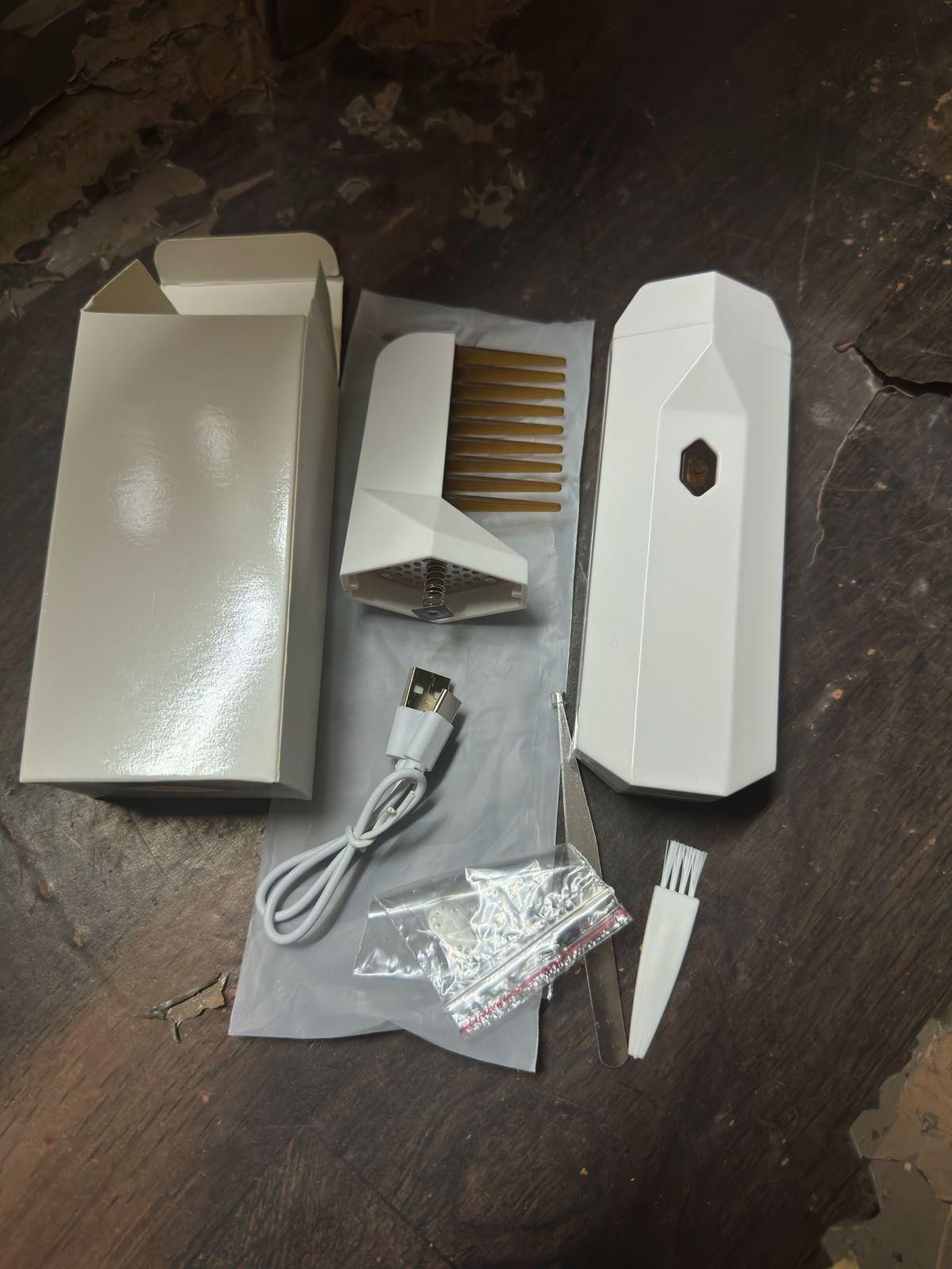 Portable Multifunctional Comb – Comb, Massage & Fragrance in One!